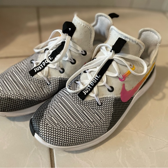 Nike Free TR 8 training runners - Picture 1 of 3